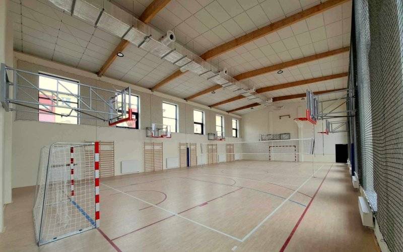 Czekali na nią latami! Uczniowie SOSW w Oświęcimiu mają w końcu salę gimnastyczną z prawdziwego zdarzenia