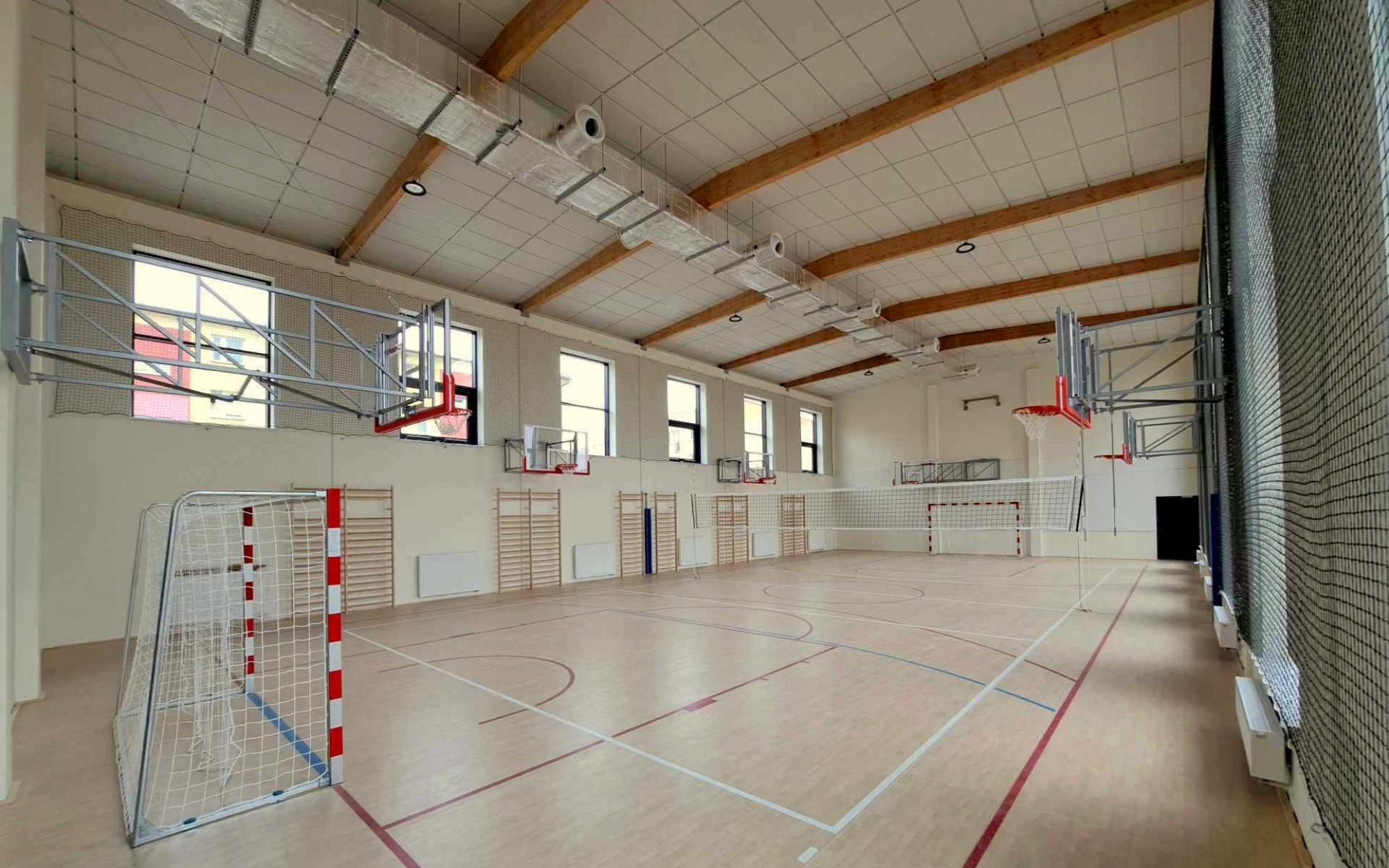 Czekali na nią latami! Uczniowie SOSW w Oświęcimiu mają w końcu salę gimnastyczną z prawdziwego zdarzenia