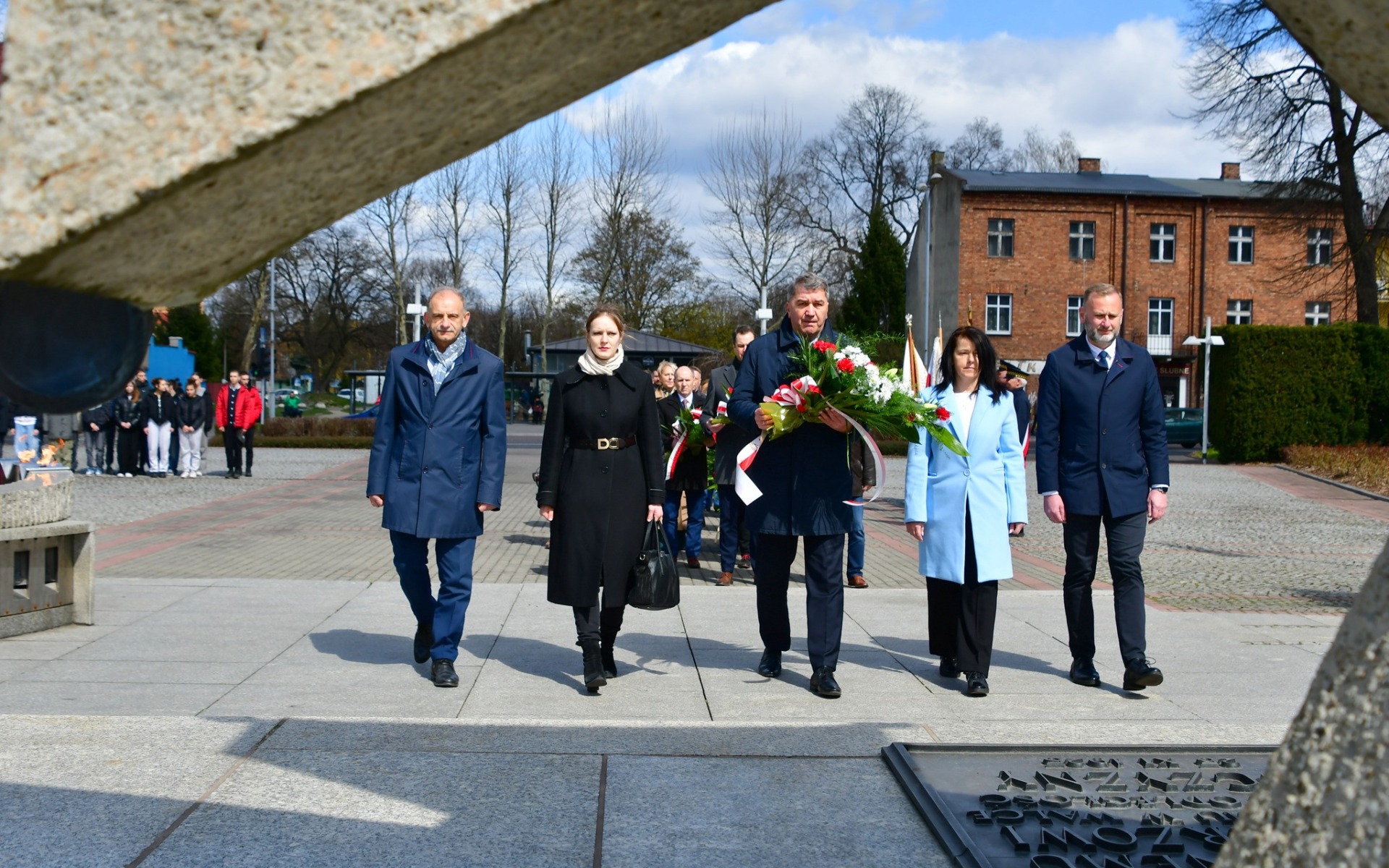 Zginęli, lecąc uczcić Katyń. Oświęcim uczcił 15. rocznicę katastrofy smoleńskiej