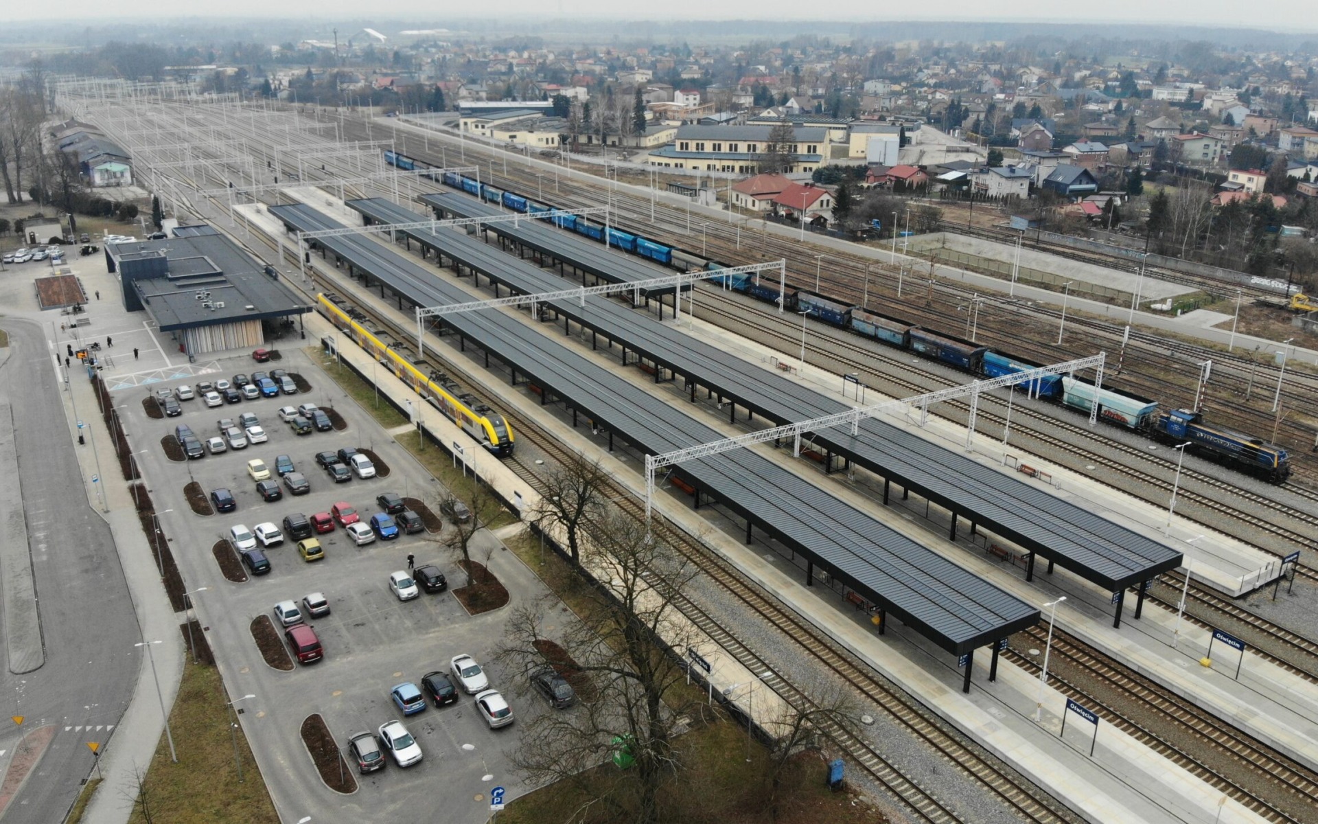 Dworzec w Oświęcimiu się zmienia! Będą nowe wyświetlacze, megafony i monitoring