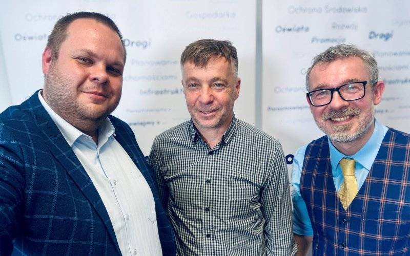 O polityce i wyborach, newsach i kosztach budowy lodowiska oraz sprzedaży budynku SOSW na Starym Mieście