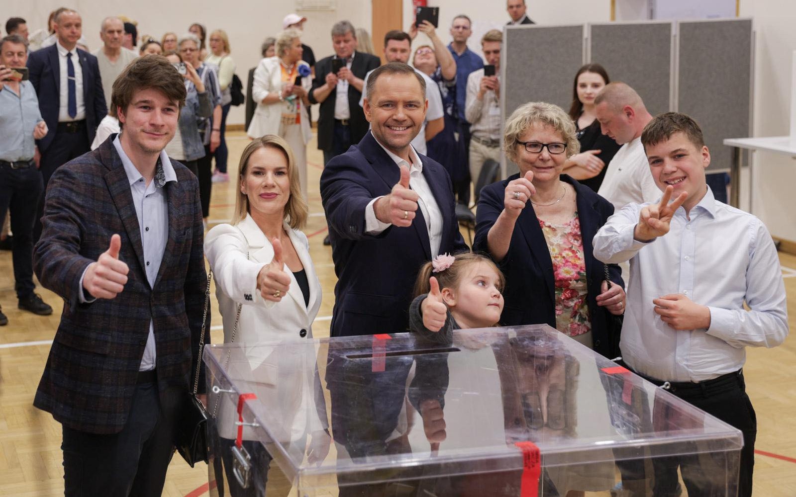 Szok w noc wyborczą! Exit poll daje zwycięstwo Trzaskowskiemu, ale late poll wysuwa Nawrockiego na prowadzenie