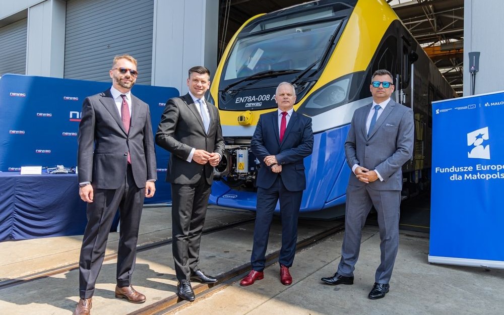 Koleje Małopolskie zyskają sześć nowych pociągów od NEWAG – umowa podpisana