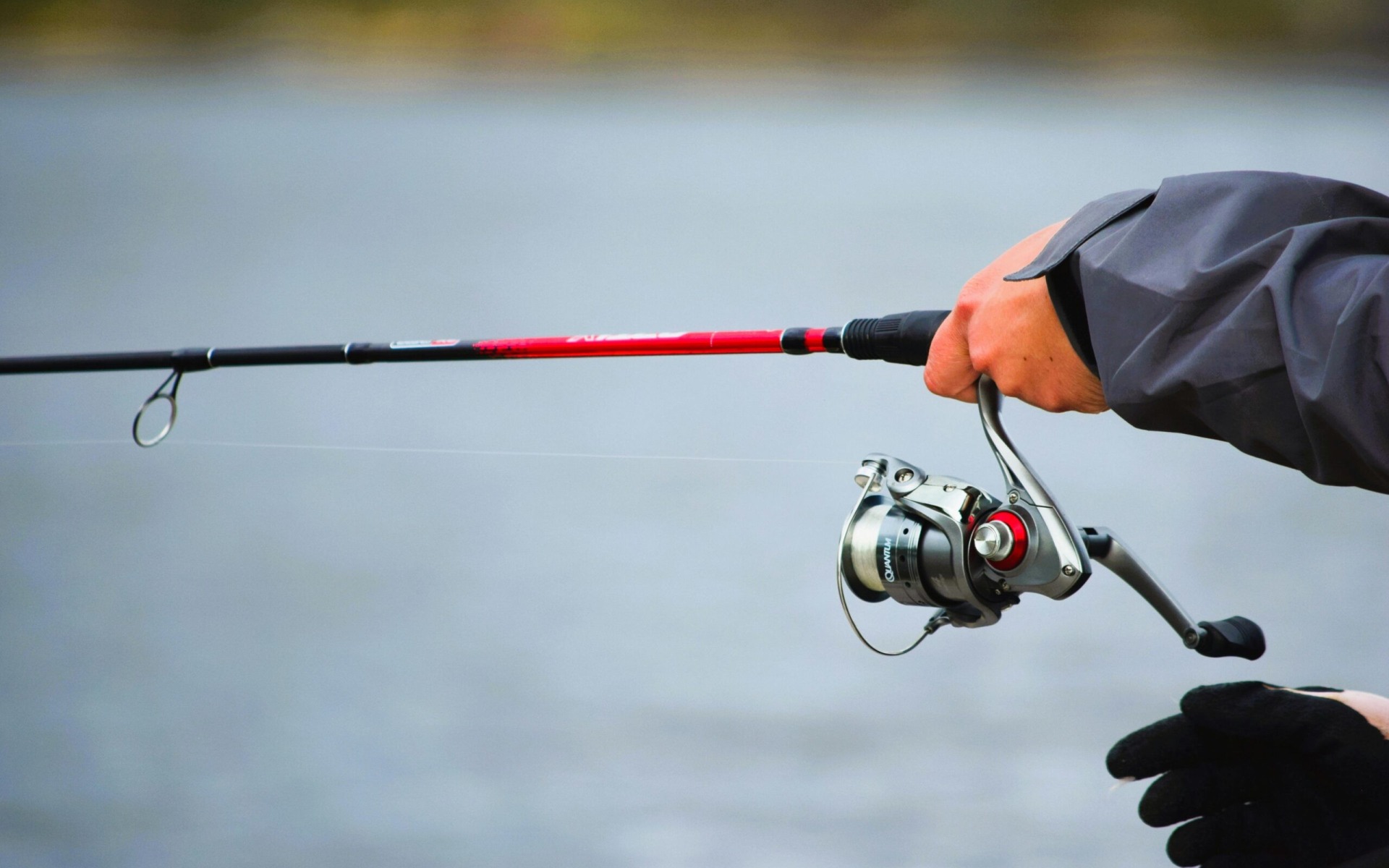 5 podstawowych akcesoriów wędkarza. Jak przygotować się na każde warunki?