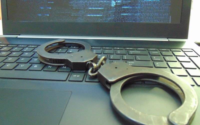Kradzież 19 000 zł z konta bankowego mieszkanki gminy Zator podczas sprzedaży internetowej