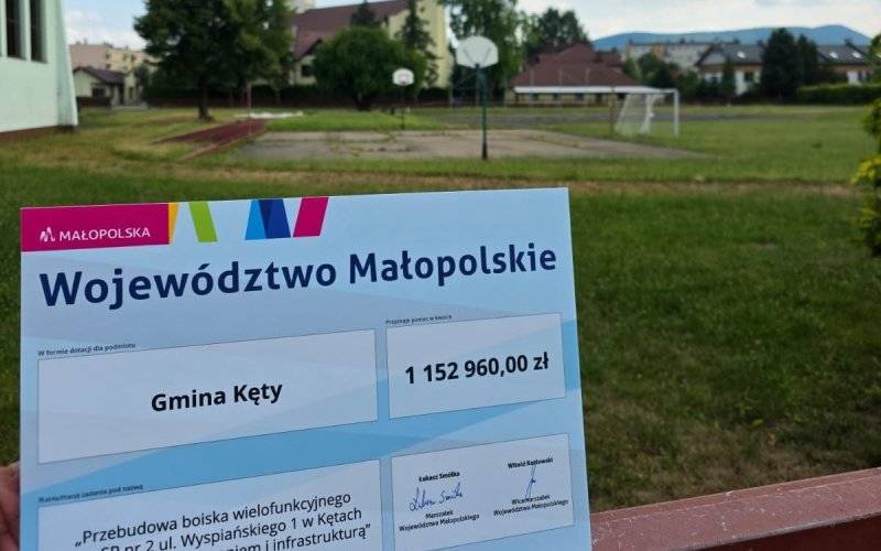 Boisko wielofunkcyjne, bieżnie i siłownia terenowa – rusza modernizacja w Kętach