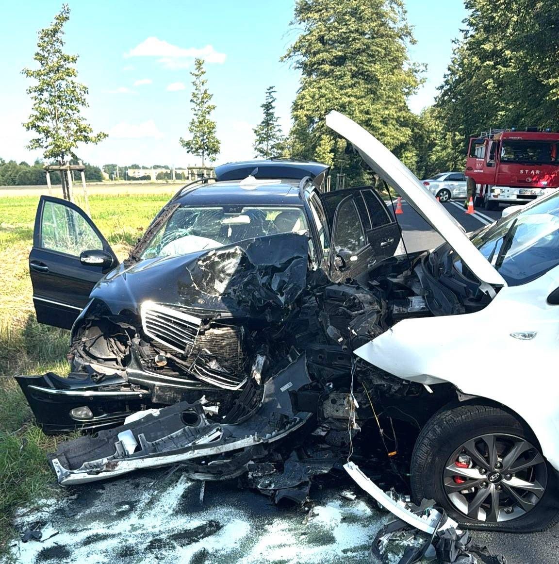 Pijany kierowca spowodował czołówkę w Zatorze i uciekł pieszo! Policja zatrzymała go w pustostanie