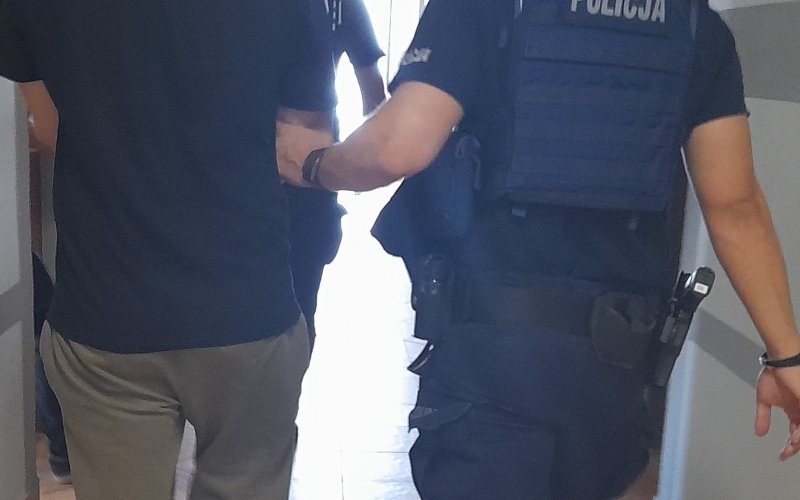 10 lat piekła w Zatorze. Syn znęcał się nad matką – teraz trafił do aresztu