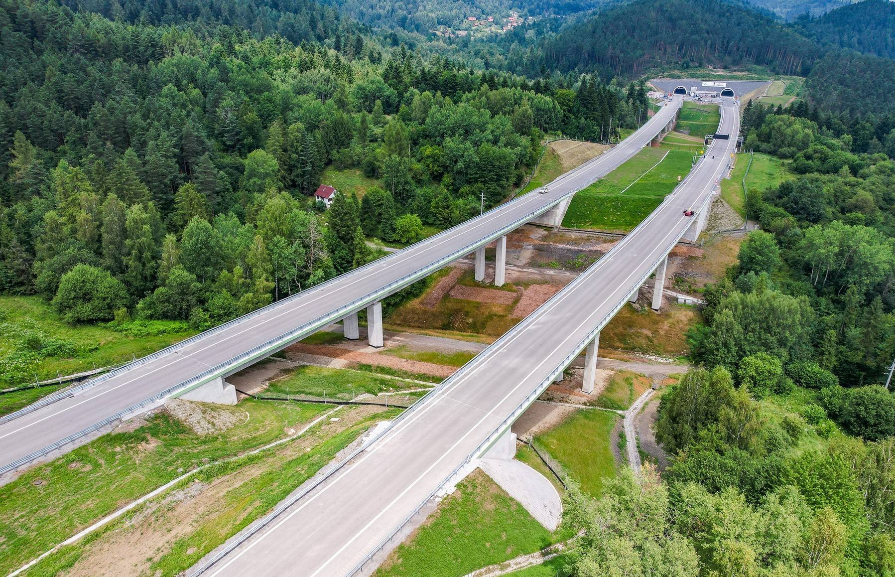 Nowy odcinek S1 w Oświęcimiu tylko dla aut do 3,5 tony. W Milówce kończą już tunele i estakady