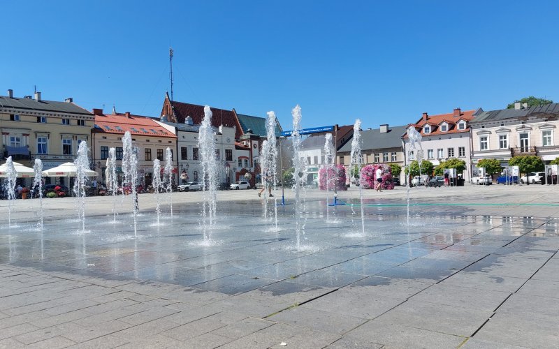 Oświęcim w upał: Fontanny kuszą, ale mogą poważnie zaszkodzić zdrowiu!
