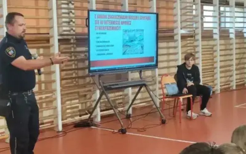 Prelekcja o cyberprzemocy zorganizowana przez Straż Miejską w ZSP nr 3 Kęty