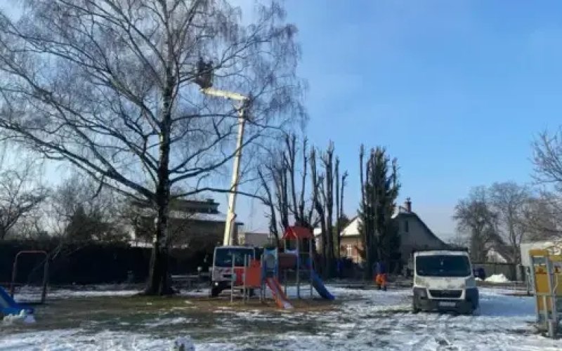 Trwają prace porządkowe na placach zabaw