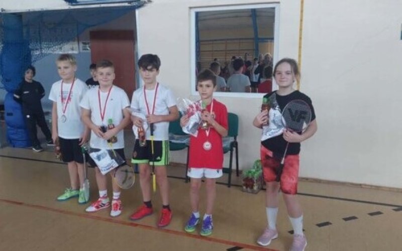 Świetny start uczniów „Dwójki” na Festiwalu Badmintona w Tomicach