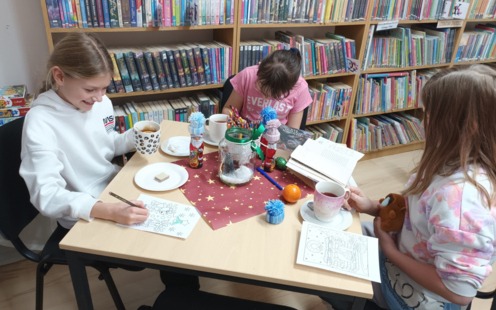 Świąteczna kawiarenka w filii w Łękach