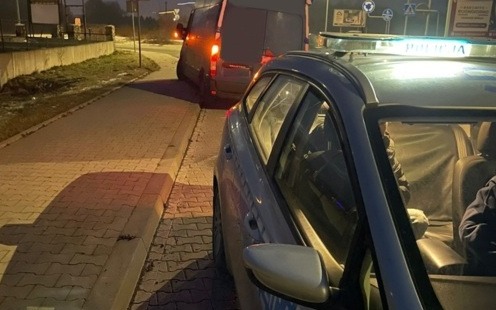 Policjanci zatrzymali nietrzeźwego kierowcę auta dostawczego