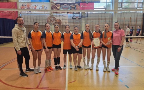 Szkoła Podstawowa w Malcu zdobyła podwójne 2. miejsce w Powiatowych Igrzyskach Młodzieży Szkolnej w piłce siatkowej dziewcząt i chłopców