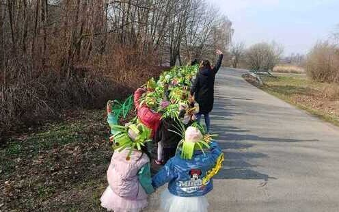 Radosne powitanie wiosny przez dzieci z Niepublicznego przedszkola „Pod Dębami” w Malcu