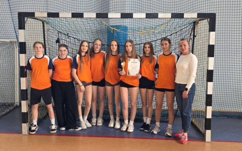 Srebro dla dziewcząt ze Szkoły Podstawowej w Malcu w Powiatowych Igrzyskach Młodzieży Szkolnej w Chełmku