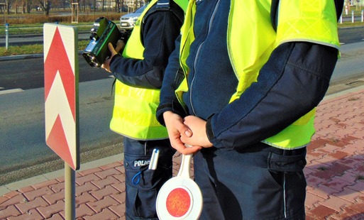 117 km/h przez Łęki: Policjanci przerwali rajd piratowi drogowemu