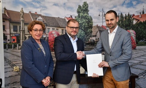 Umowa na remont drogi przy os. Nad Sołą podpisana!