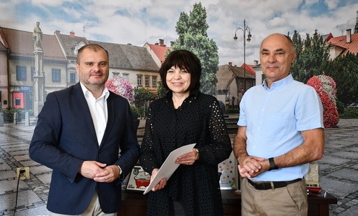 Kolejna kadencja dyrektor Renaty Łuszczek w Szkole Podstawowej im. Św. Jana Pawła II w Malcu