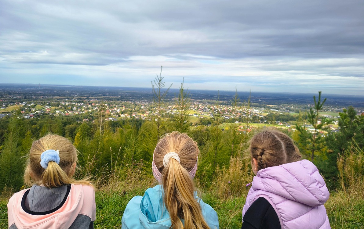 Małe kroki, wielka przygoda – pierwsza wyprawa Klubu Małego Wędrowca z ZSP3 Kęty Podlesie