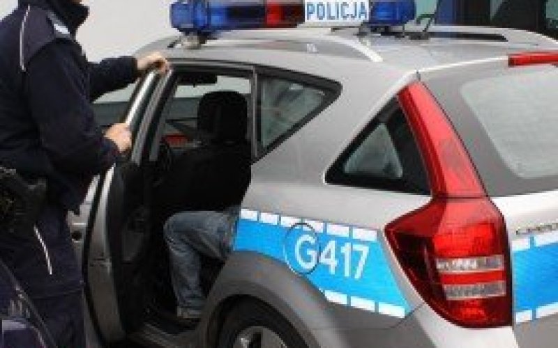 Poszukiwany próbował zbiec przez okno i wpadł w ręce policjantów