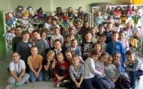 Uczniowie z Nowej Wsi szyli laleczki, dając nadzieję dzieciom z Afryki