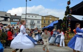 Wiosennie i świątecznie na kęckim Rynku