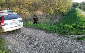 Policjanci, w zaroślach wałów przeciwpowodziowych, odnaleźli zaginioną seniorkę