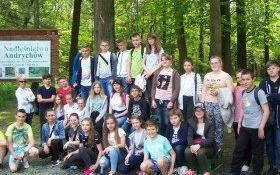 Szóstoklasiści z Nowej Wsi z wizytą w Izbie Tradycji Myśliwskich