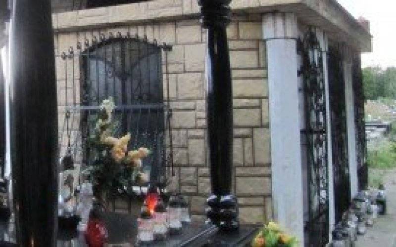 Kęty. Interwencja na cmentarzu, sprawcy wykroczenia z mandatami