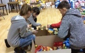 Uczniowie z Nowej Wsi przeprowadzili Świąteczną Zbiórkę Żywności