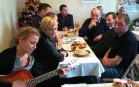 Spotkanie świąteczne z bezdomnymi na ogrzewalni