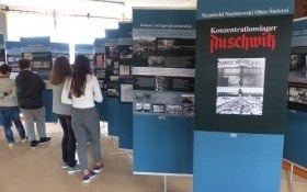 Dzień Pamięci o Holokauście – wystawa w ZSP 3 Kęty