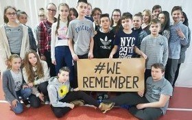 "Nie o zemstę, lecz pamięć proszą nasze cienie" - zaproszenie na spektakl