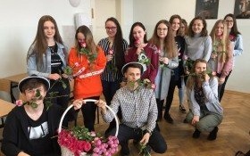 Dzień Kobiet… i nie tylko w wykonaniu Samorządu Uczniowskiego „Dąbrowskiej”