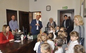Wizyta przedszkolaków z Bielan w Urzędzie Gminy Kęty