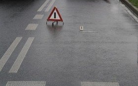 Rowerzysta potrącił pieszą na pasach. Kobieta trafiła do szpitala