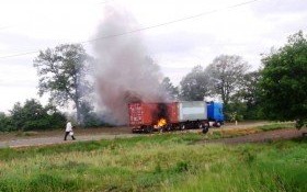 W Łękach paliła się naczepa do przewozu kontenerów