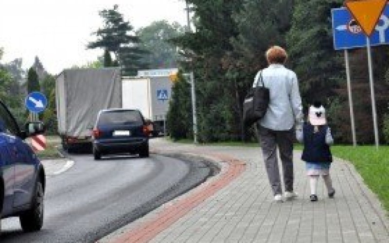 Chodnik przy ul. Sienkiewicza w Kętach już służy mieszkańcom