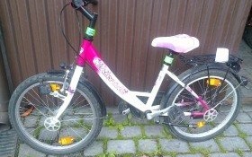 Mieszkaniec Kęt znalazł dziecięcy rowerek