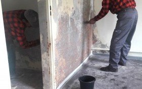 Remont kęckiej ogrzewalni w rękach osób bezdomnych