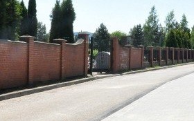 Wywiózł śmieci na cmentarz. Straż Miejska złapała go już na drugi dzień