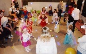 Bal karnawałowy dla rodzica i maluszka