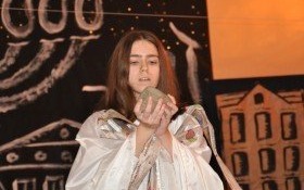 "Kładę kamień" - uczniowie kęckiej "Trójki" uczcili pamięć o ofiarach Holokaustu