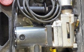 Znaleziono młotowiertarkę. Czeka na właściciela w kęckim komisariacie