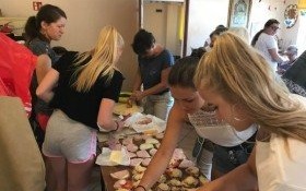 Grochówka i tysiąc bielańskich kanapek dla wyjątkowych gości