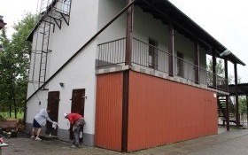 Nowa elewacja i dach na budynku ŁKS Soła Łęki