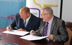 Umowa samorządów z Wojewódzkim Urzędem Pracy